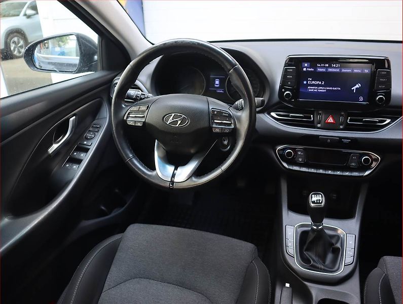 Hyundai i30 (2023) Family 1.5 DPI, Tempomat - fotka 7 z 19