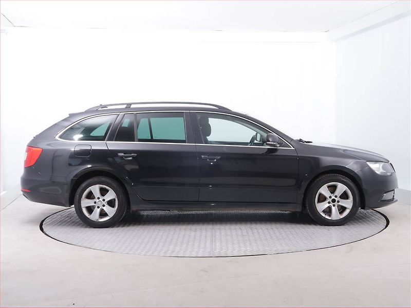 Škoda Superb (2014) Ambition 2.0 TDI, Serv.kniha - fotka 6 z 20