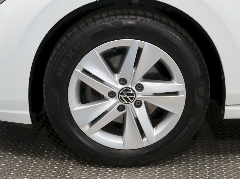 Volkswagen Golf (2022) LIFE VARIANT 1,5TSI 96KW LED A - fotka 35 z 37