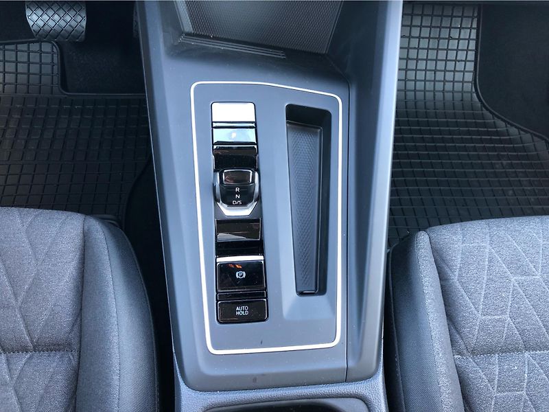 Volkswagen Golf People 1,5 eTSI 85 kW 7DSG mHE - fotka 21 z 28