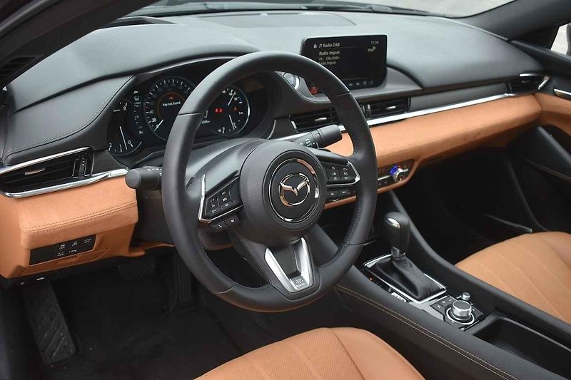 Mazda 6 se v současné generaci vyrábí již přes deset let. Stáří na ní vidět není