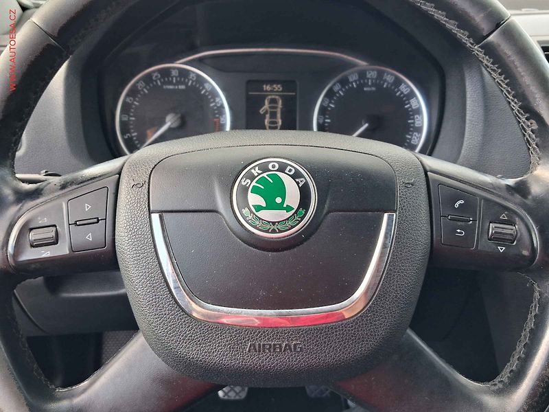 Škoda Octavia (2012) 2.0 TDi, ČR, AC, park.čidla - fotka 17 z 20