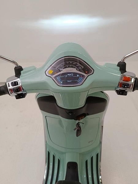 Vespa Primavera 125 3V ABS (2025) E5+ Verde Amabile - fotka 9 z 16