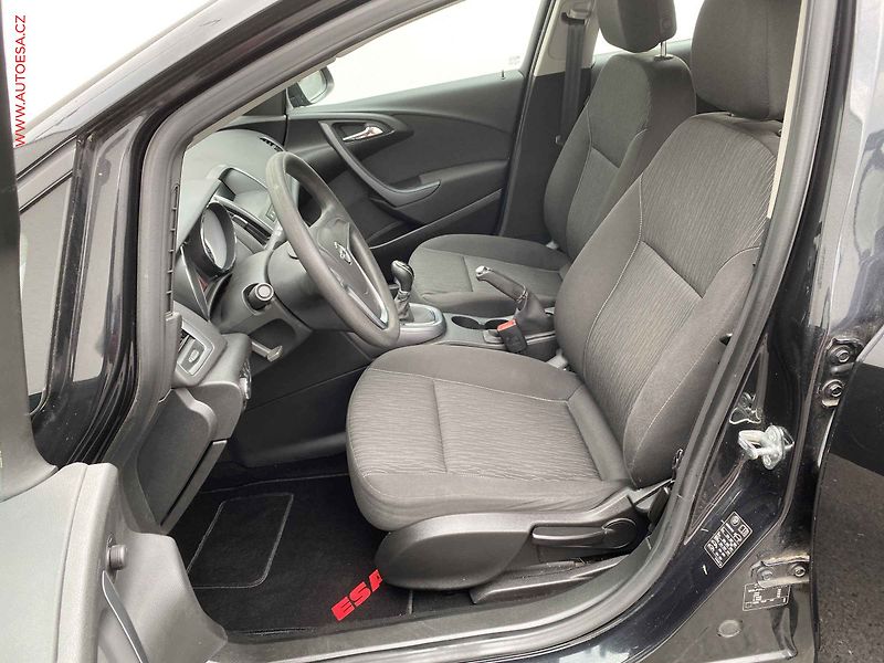 Opel Astra (2015) 1.6i, Selection, +kola - fotka 9 z 17