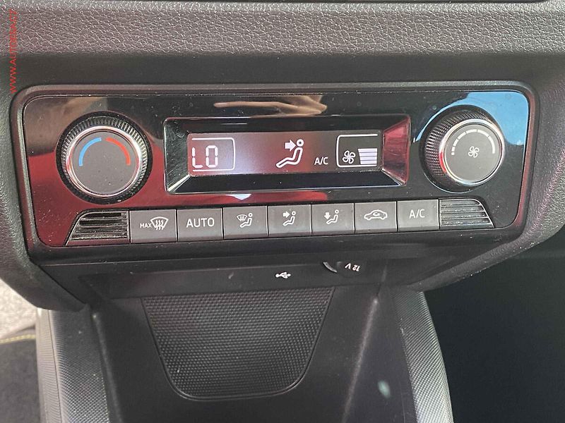 Škoda Fabia (2019) 1.0 MPi, Soleil, park.čidla - fotka 14 z 18