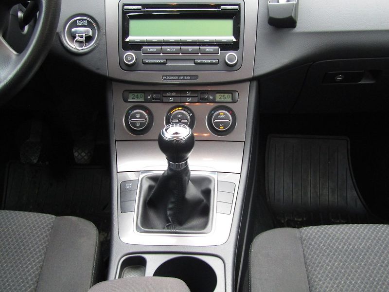 Volkswagen Passat (2008) 1.4 TSI 90kW - fotka 17 z 42