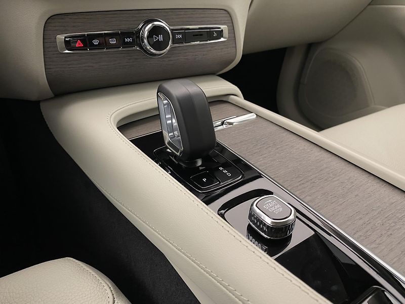 Volvo XC90 B5 AWD CORE AUT CZ 7M - fotka 36 z 63