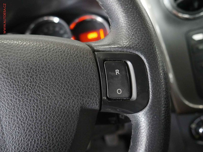 Dacia Sandero (2013) 1.0TCe, 2.maj,ČR, AC, tempo - fotka 13 z 16