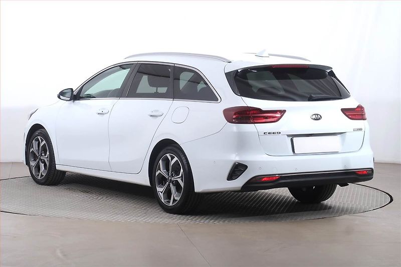Kia Ceed (2021) 1.6 CRDi MHEV, Automat - fotka 4 z 26