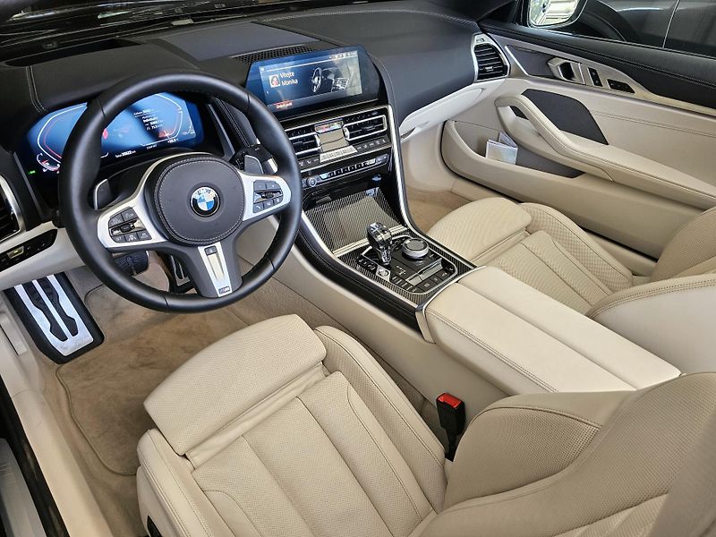 BMW Řada 8 840i xD cabrio 1.maj, CZ - fotka 13 z 26