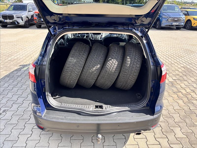 Ford Focus 2,0 TDCi 103kW AUT Titanium - fotka 12 z 27