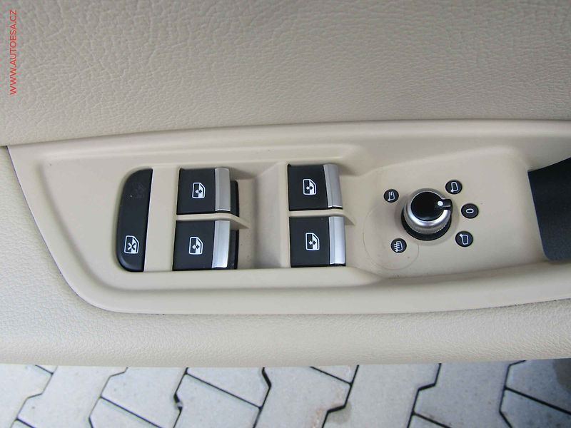 Audi A4 (2017) 2.0 TDi, Navi, bixen, kůže - fotka 11 z 17