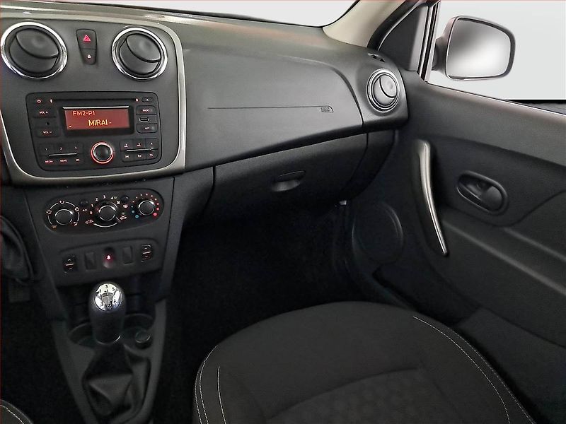 Dacia Logan (2016) 1.2 16V, ČR,1.maj - fotka 8 z 15