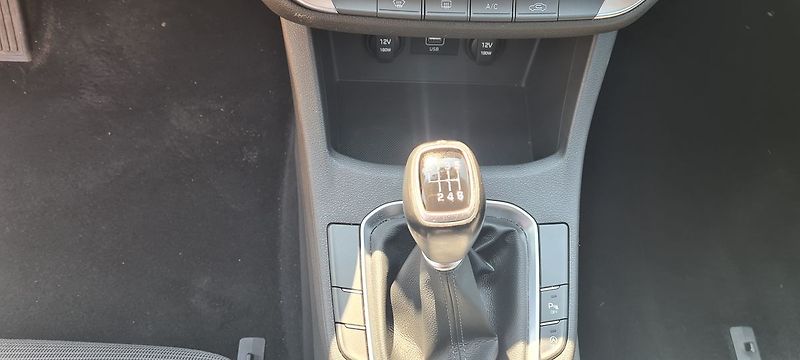 Hyundai i30 1.6 CRDi kom 85 kW ČR DPH - fotka 12 z 18