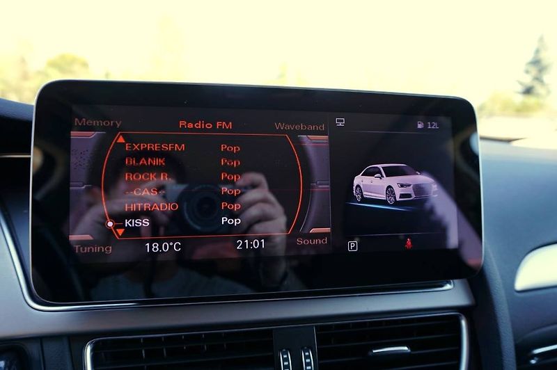 Audi A4 (2013) S-LINE 2,0 TDI 130 kW - fotka 49 z 63