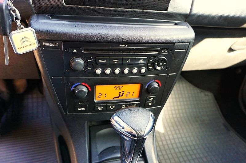 Citroën C4 (2008) 2,0 HDI 16V 100 kW - fotka 17 z 26