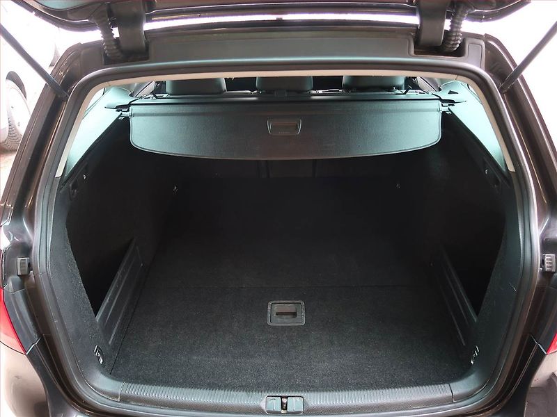 Volkswagen Passat (2011) 2.0 TDI, Xenony, Tempomat - fotka 14 z 19