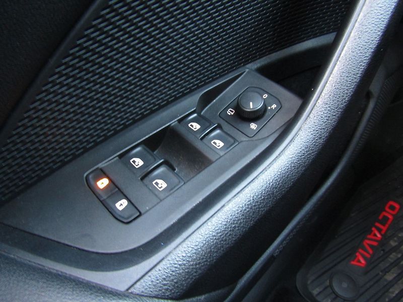 Škoda Octavia (2020) 2.0 TDI 110kW DSG ACC MATRIX - fotka 29 z 43