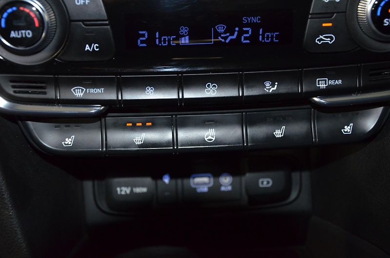 Hyundai Santa Fe (2019) 2.2CRDi 147kw Luxury 4x4 - fotka 17 z 30