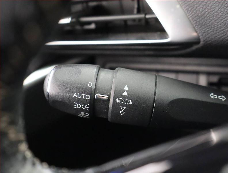 Peugeot 3008 (2016) GT Line 1.2 PureTech - fotka 15 z 22