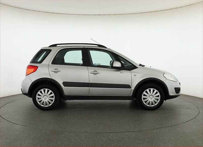 Suzuki SX4 (2015) 1.6 VVT, 4X4, ČR,1.maj - fotka 6 z 15