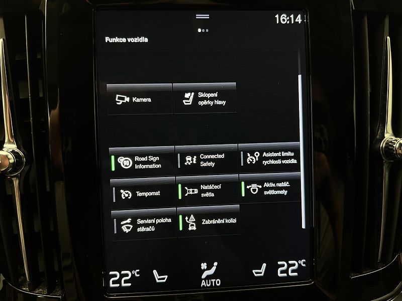 Volvo S90 D4 MOMENTUM 1. maj. - fotka 27 z 43