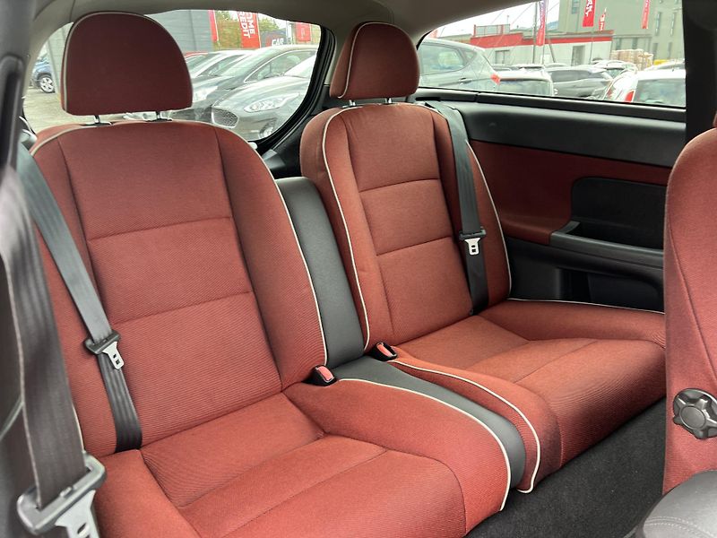 Volvo C30 1.6D ABS KLIMATIZACE TAŽNÉ - fotka 23 z 35