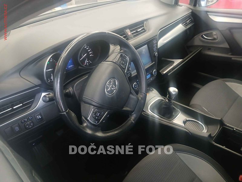Toyota Avensis (2018) 2.0d, ČR, výhřev sed - fotka 3 z 3