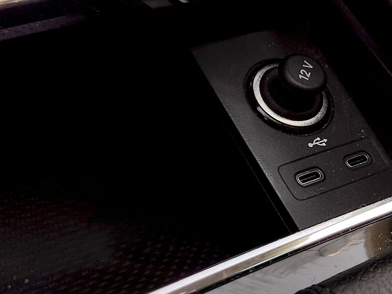 Škoda Karoq (2020) Style 1,5 Tsi 110 Kw DSG - fotka 26 z 43