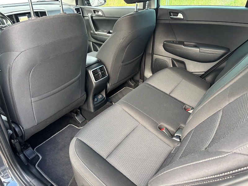 Kia Sportage 1,6 T-GDi Exclusive AWD - fotka 25 z 29