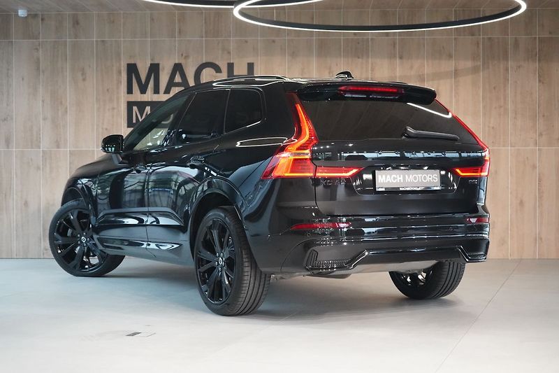 Volvo XC60 B5 Plus Black Edition, 360° - fotka 11 z 44