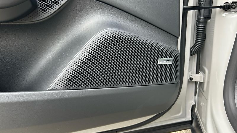 Porsche Macan (2026) 4S Electric - fotka 26 z 30