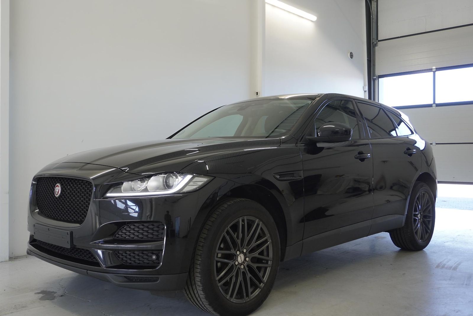 Jaguar F-Pace 2.0D 132kW,TAŽNÉ,141 000KM