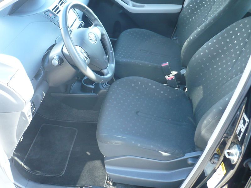 Toyota Yaris 1.0i 51Kw Klimatizace - fotka 12 z 25