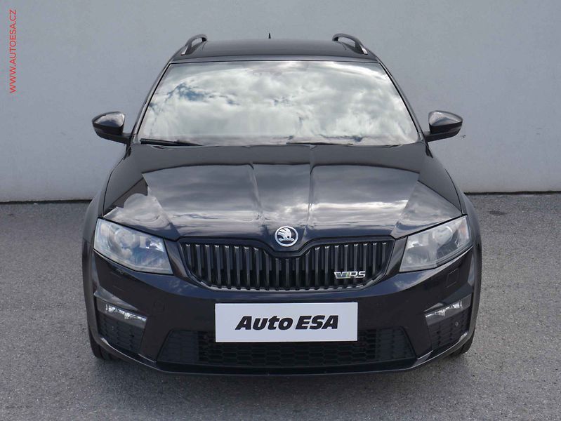 Škoda Octavia (2014) 2.0 TDi, RS, DSG, navi - fotka 2 z 13