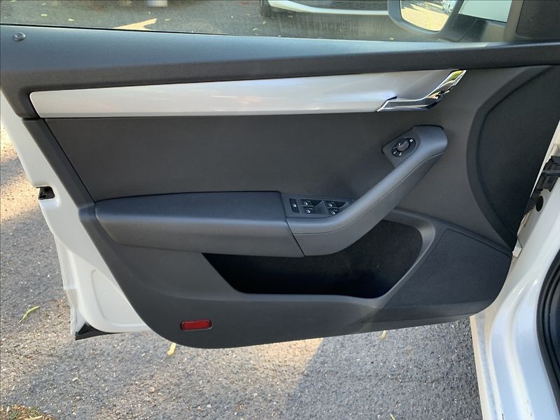 Škoda Octavia 1,6 TDI DSG, ČR - fotka 12 z 17