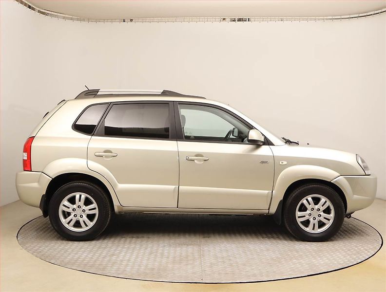 Hyundai Tucson (2009) 2.0 CRDi, 4X4 - fotka 6 z 17