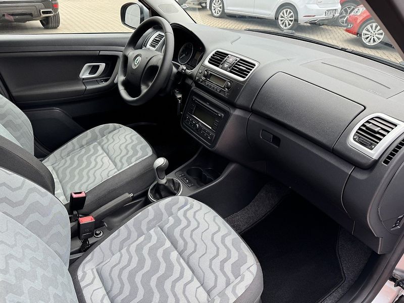 Škoda Fabia (2009) 1.4 16V Digi Klima Tempomat - fotka 13 z 50