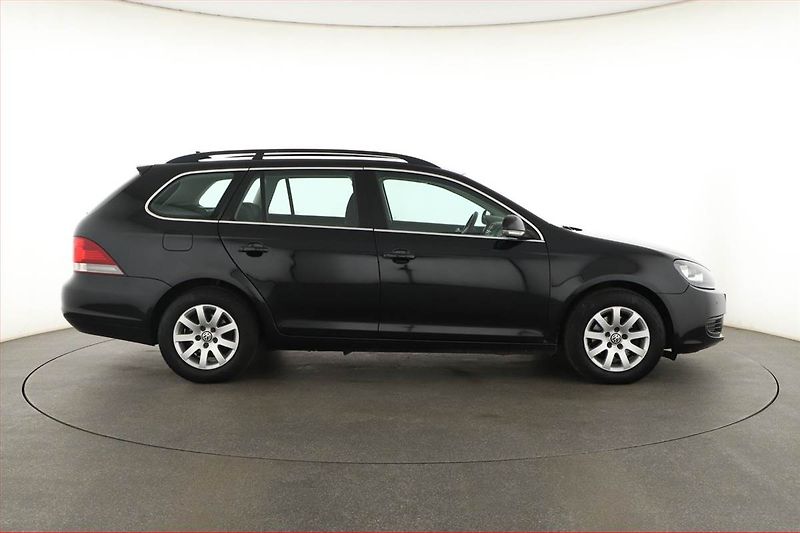 Volkswagen Golf (2010) 1.6 TDI, po STK, servisované - fotka 6 z 13