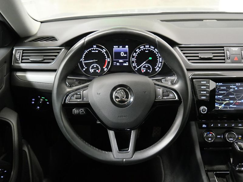 Škoda Superb - fotka 18 z 28