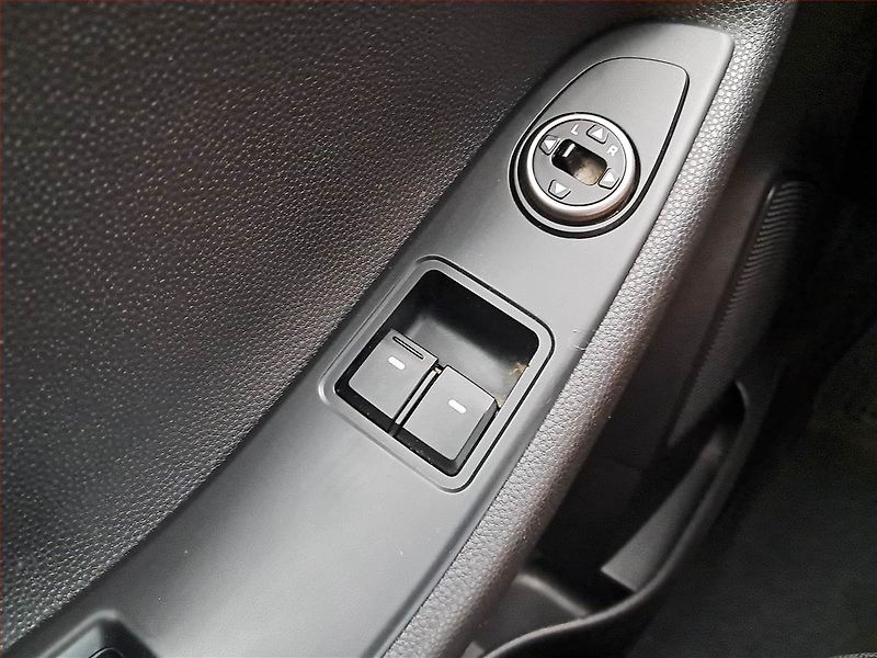 Hyundai i20 (2018) Comfort 1.2, ČR,1.maj - fotka 14 z 17