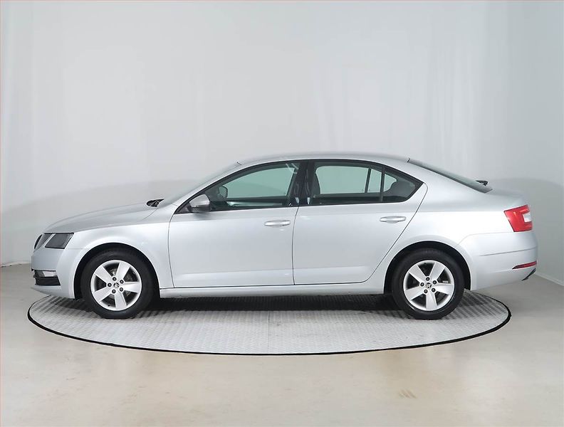 Škoda Octavia (2019) Ambition 1.6 TDI, Tempomat - fotka 3 z 23