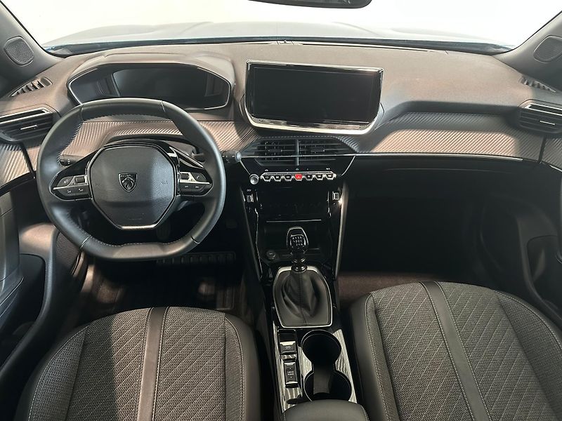 Peugeot 2008 1,2 PureTech Allure - fotka 9 z 18