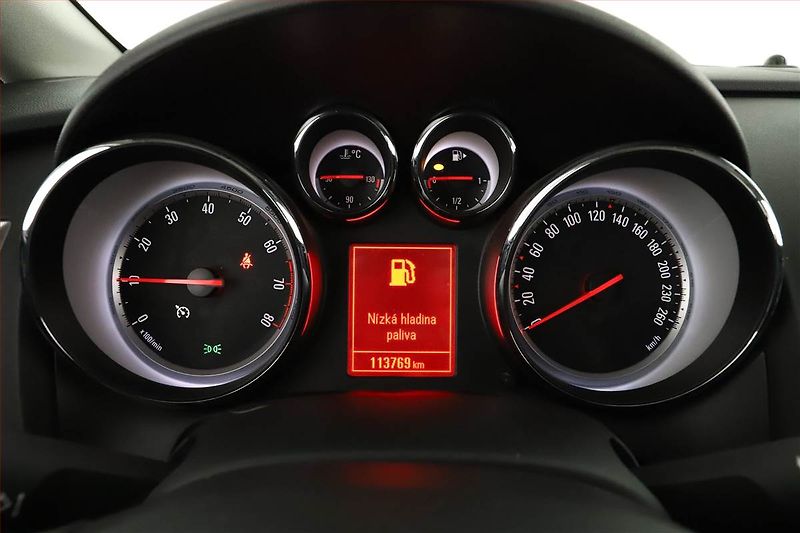 Opel Astra (2013) 1.4 T, Tempomat, Park. senzory - fotka 8 z 13