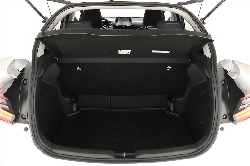 Toyota Yaris (2023) 1.5 VVT-i Hybrid, Automat, ČR - fotka 11 z 18