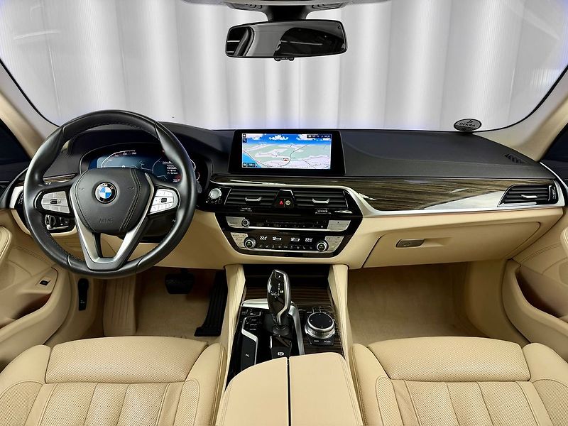 BMW Řada 5 540i 250KW, LUXURY LINE, VENTI - fotka 10 z 28