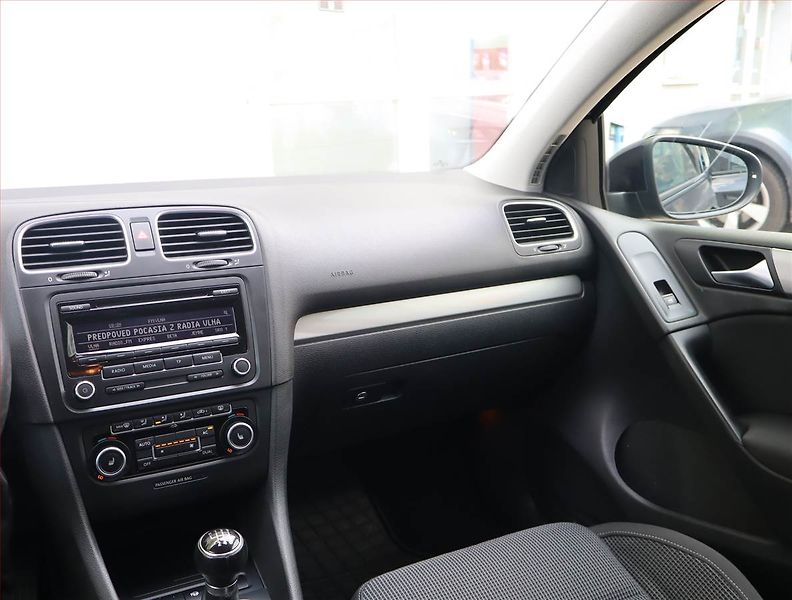 Volkswagen Golf (2012) 1.2 TSI, Park. senzory - fotka 8 z 15