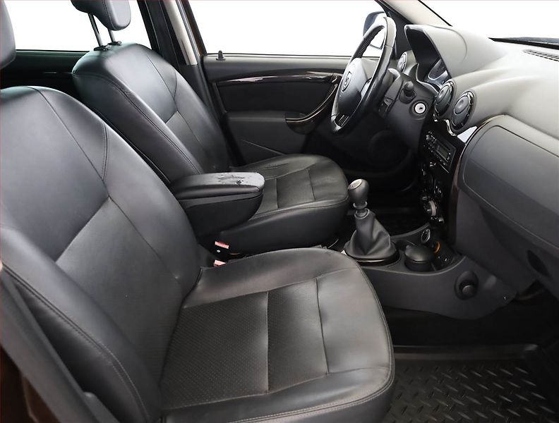 Dacia Duster (2010) 1.5 dCi, 4X4, Park. senzory - fotka 7 z 13