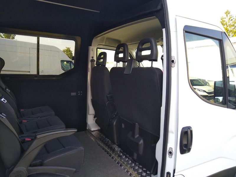 Iveco Daily 35S180 3,0L automat 6 míst - fotka 9 z 11