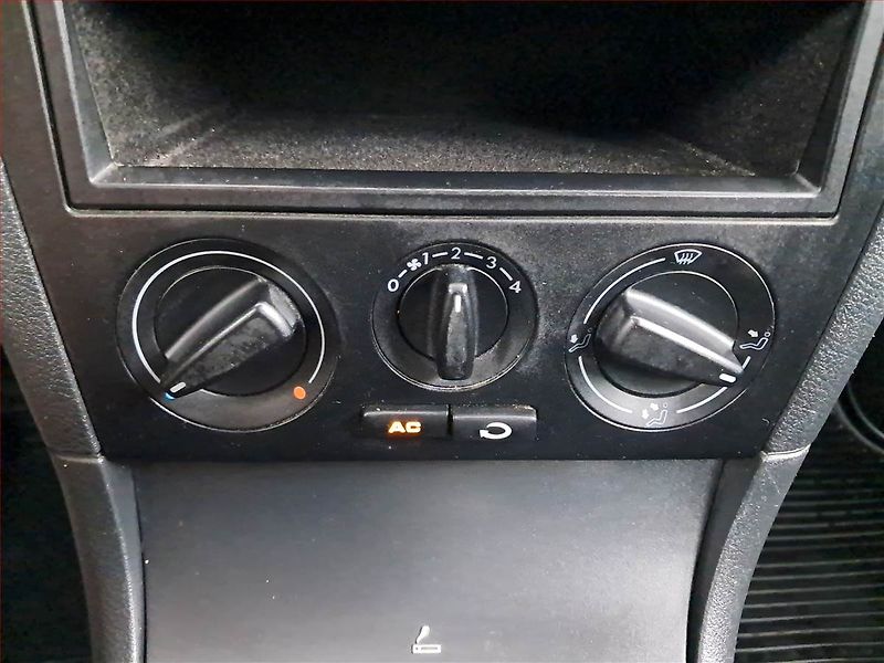 Škoda Octavia (2010) 1.9 TDI , po STK - fotka 13 z 15
